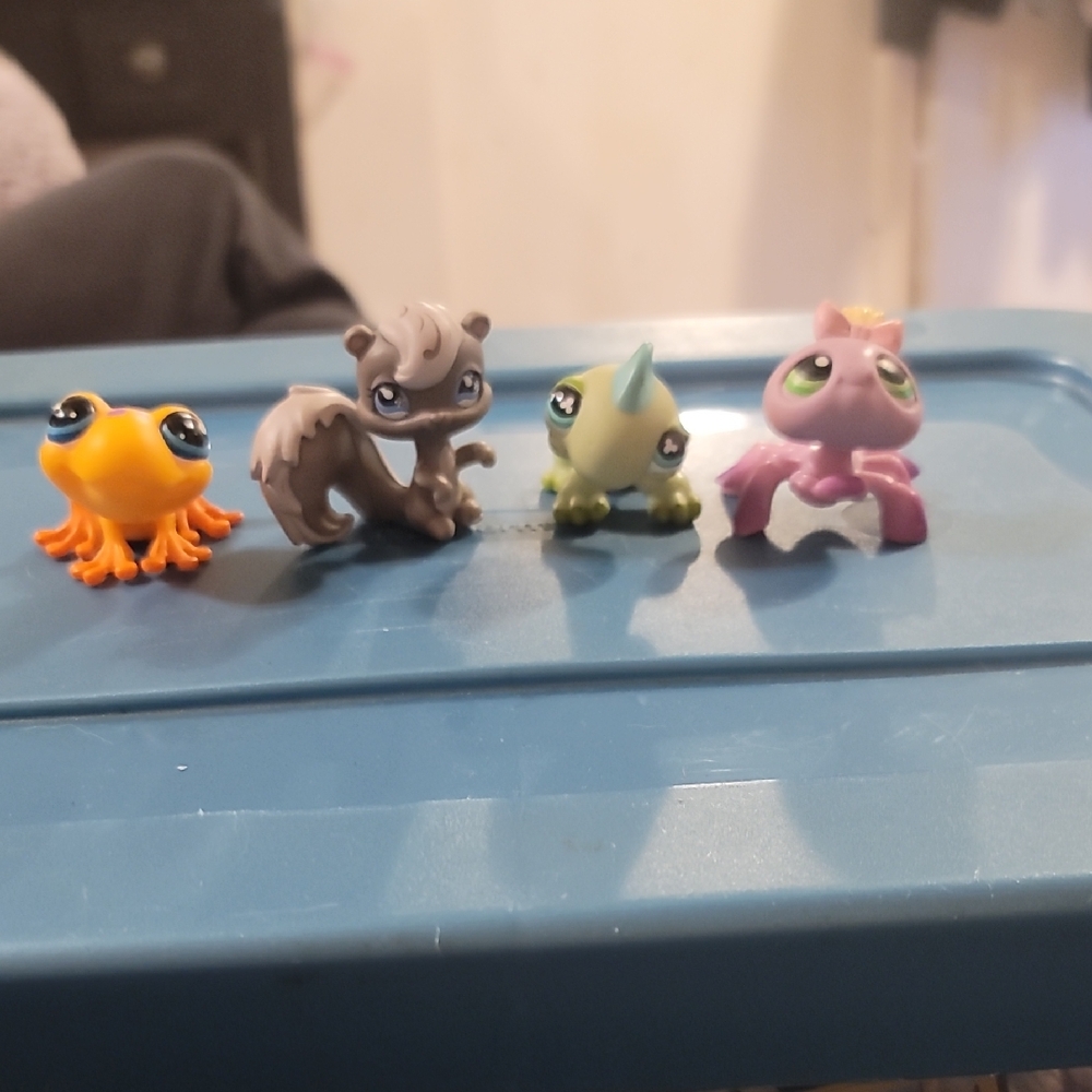 Littlest Pet Shop Mini Figures - Orange, Gray, Green, Purple